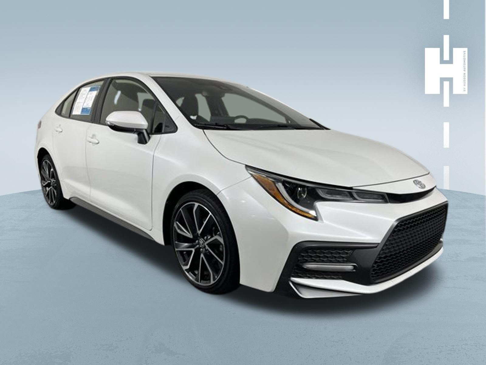 Certified Used 2022 Pearl Toyota SE image 1