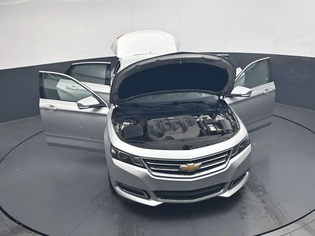 Used 2020 Silver Chevrolet LT image 40