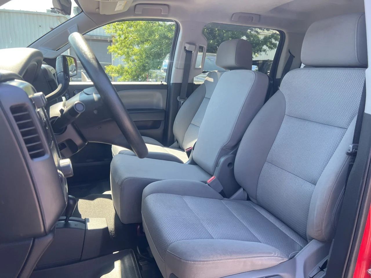 Used 2018 Red Chevrolet Custom image 17