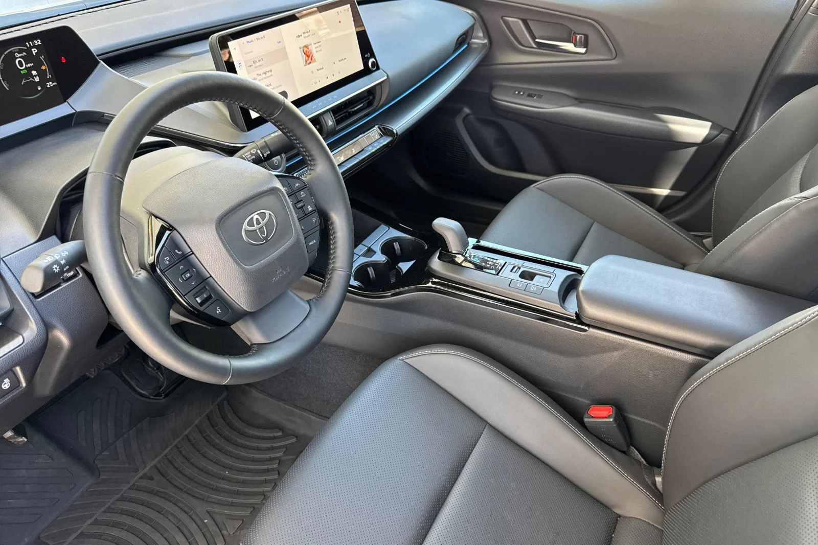 Used 2025 Off-white Toyota Nightshade image 9