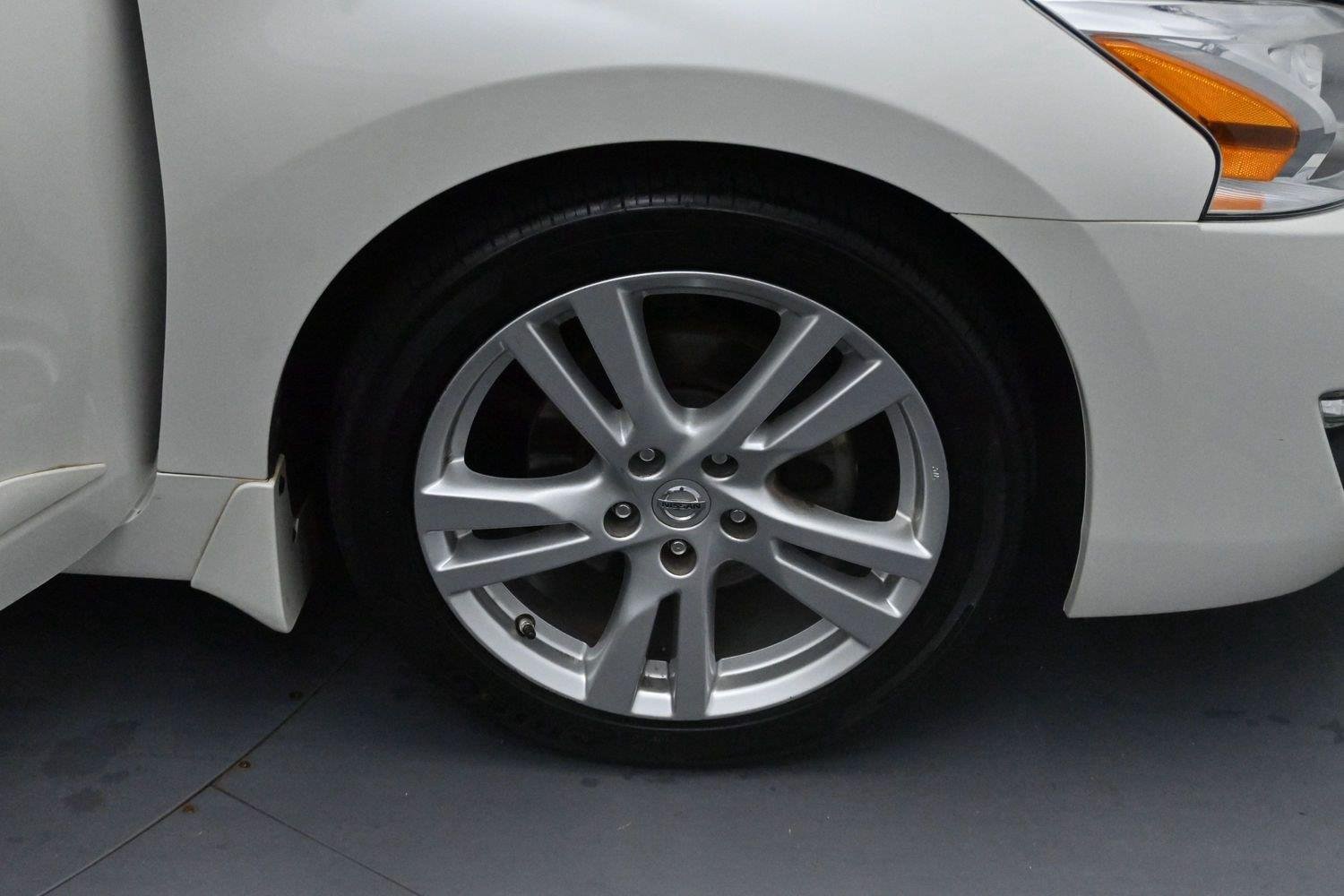 Used 2013 Pearl White Nissan 3.5 SL image 31