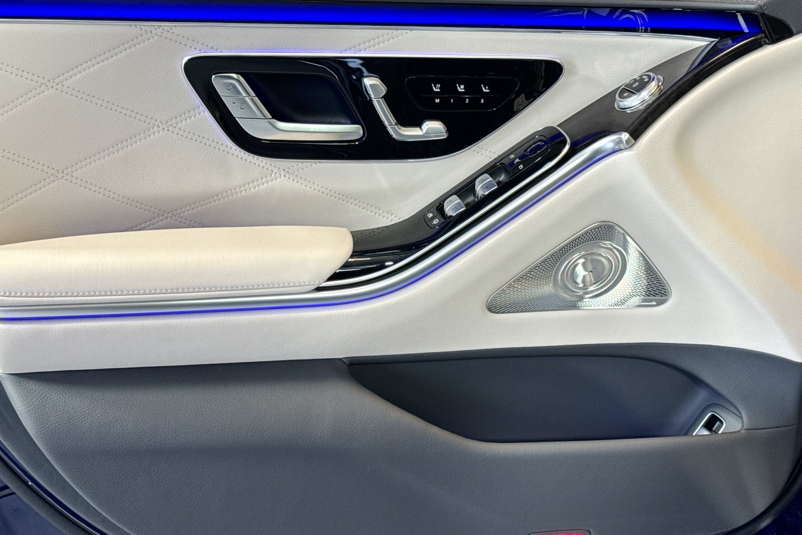 New 2026 MANUFAKTUR Signature Mystic Blue Metallic Mercedes-Benz AMG® S 63 E image 15