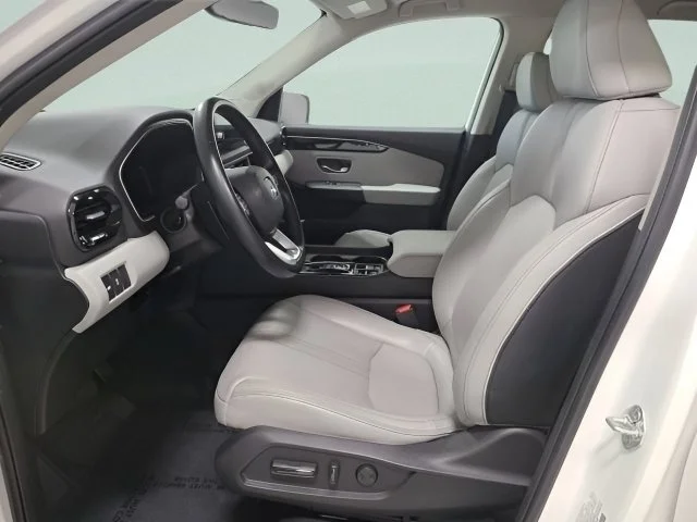 Used 2023 Platinum White Pearl Honda EX-L 8 Passenger image 19