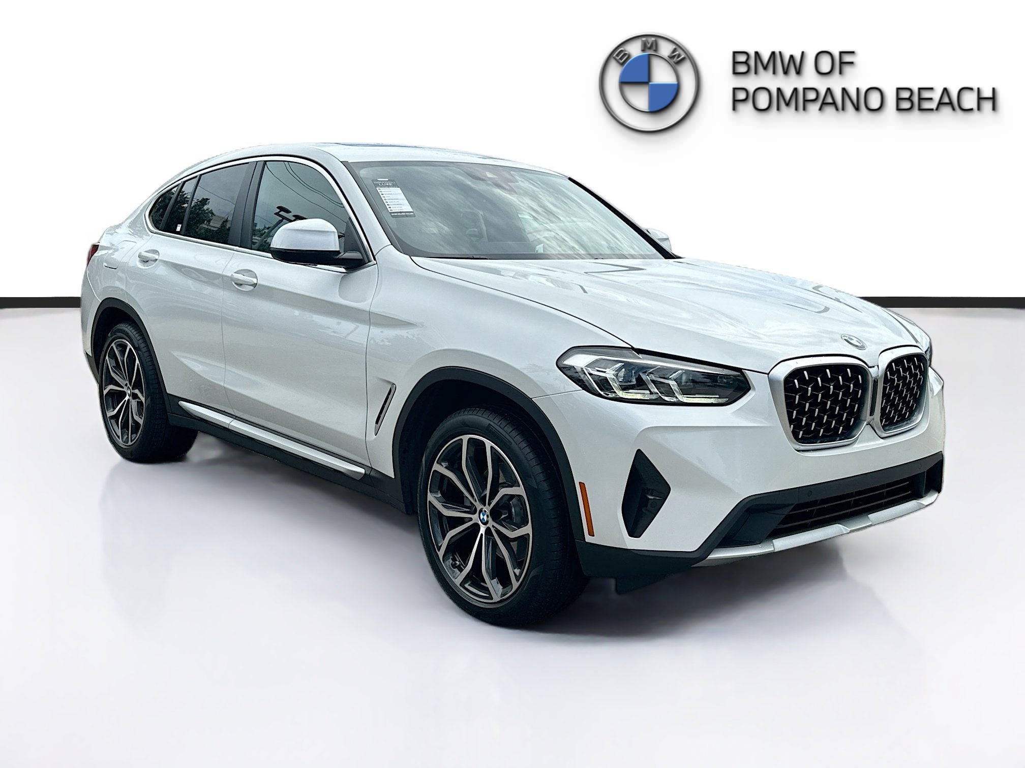 2023 BMW X4 xDrive30i's photo