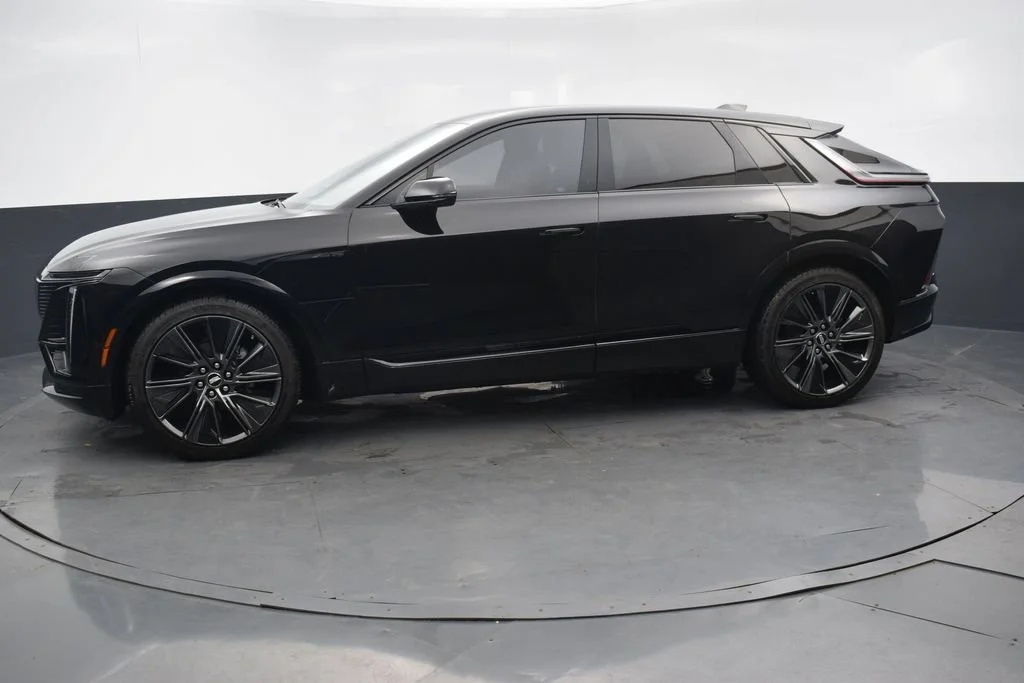 Used 2024 Cadillac LYRIQ Luxury 3 with VIN 1GYKPSRL0RZ119974 for sale in Naperville, IL