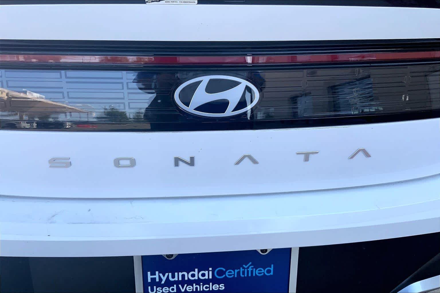 Used 2025 Serenity White Hyundai SE image 32