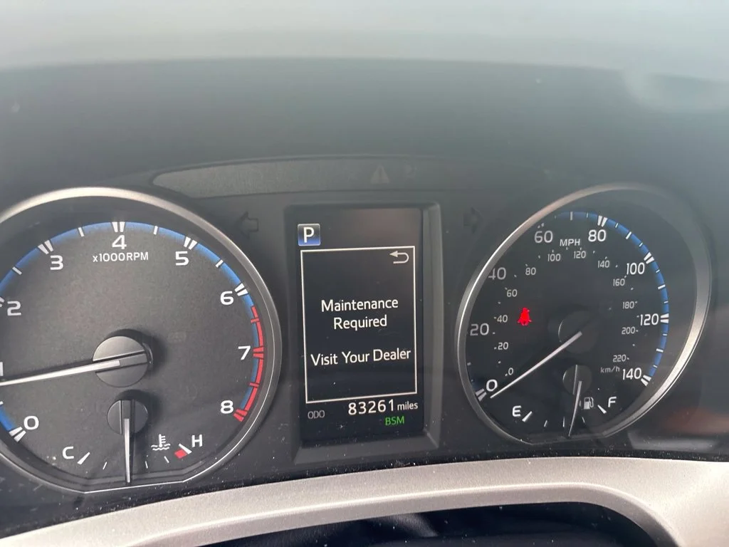 Used 2018 White Toyota XLE image 18