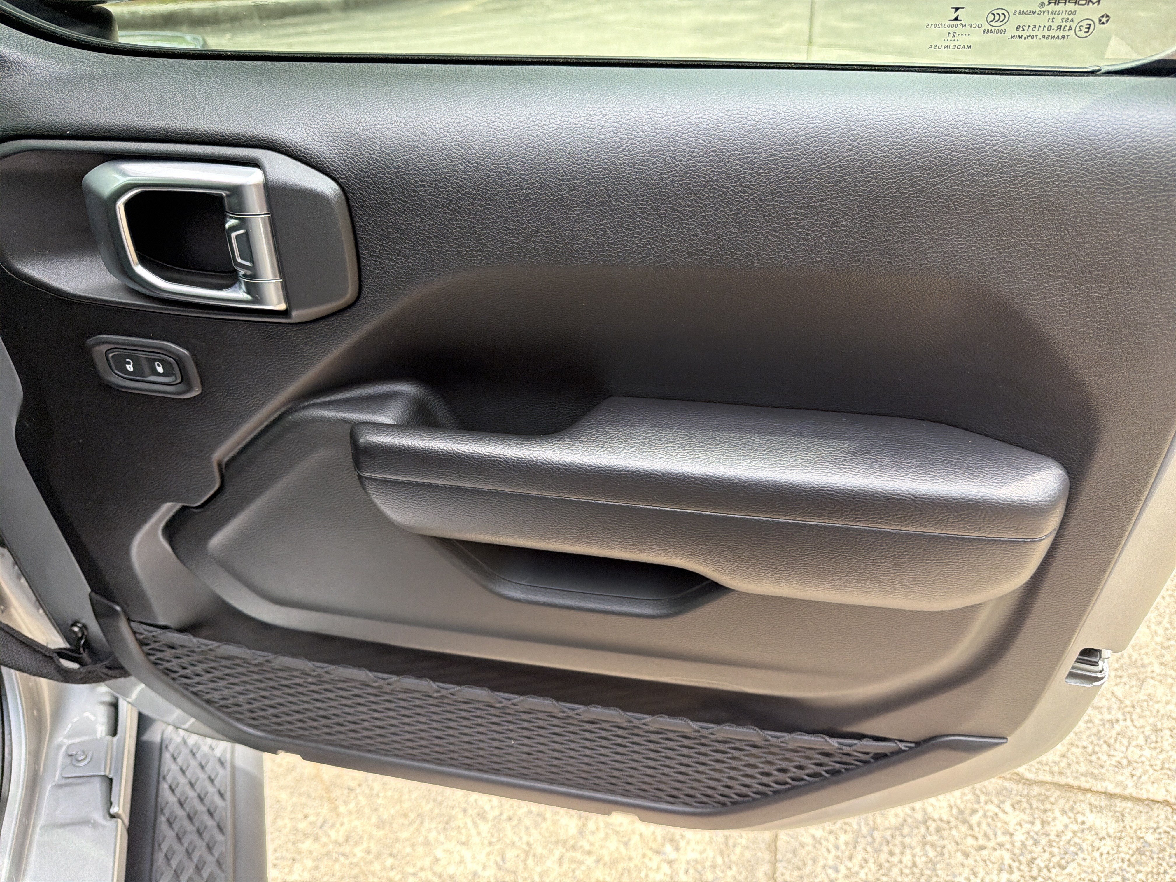 Used 2021 Billet Silver Metallic Clearcoat Jeep Sport S image 14