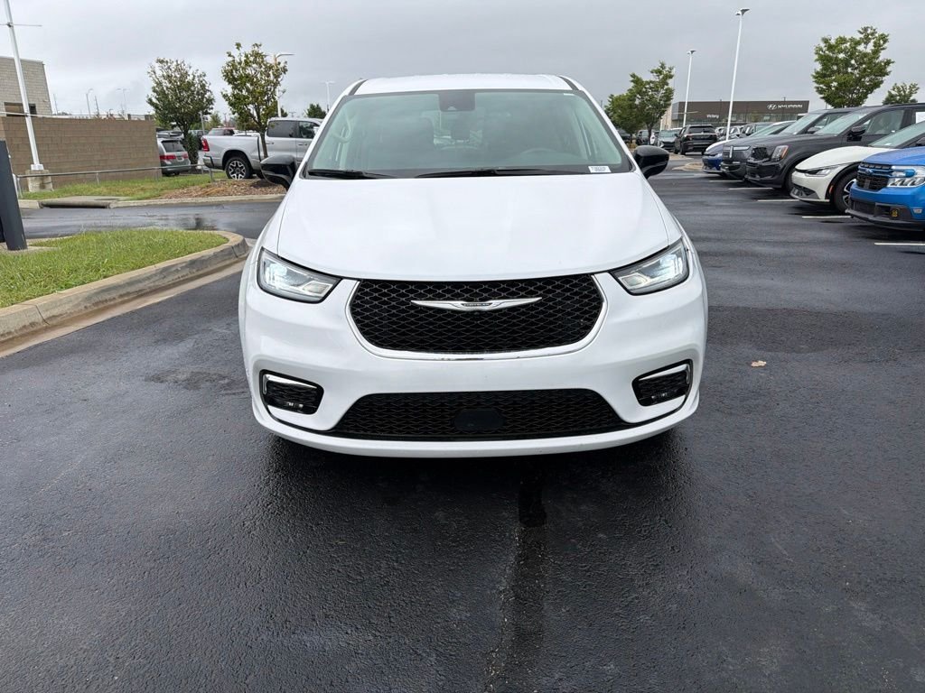 Used 2024 Chrysler Pacifica Touring L with VIN 2C4RC1BG6RR182370 for sale in Kansas City