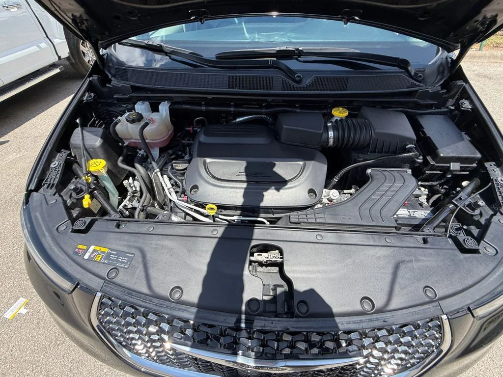 Used 2023 Black Chrysler Touring L image 20