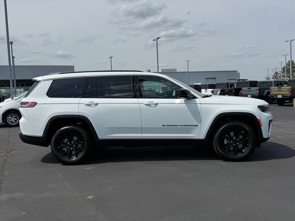 New 2026 Bright White Clear-Coat Exterior Paint Jeep Altitude 4x2 image 2