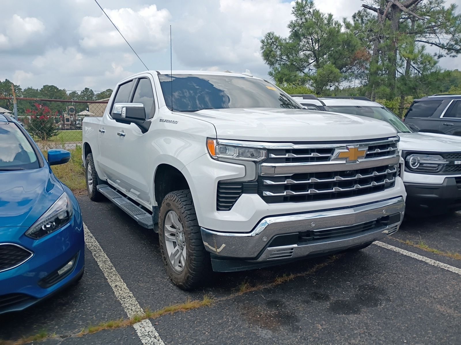 Used 2022 White Chevrolet LTZ image 3