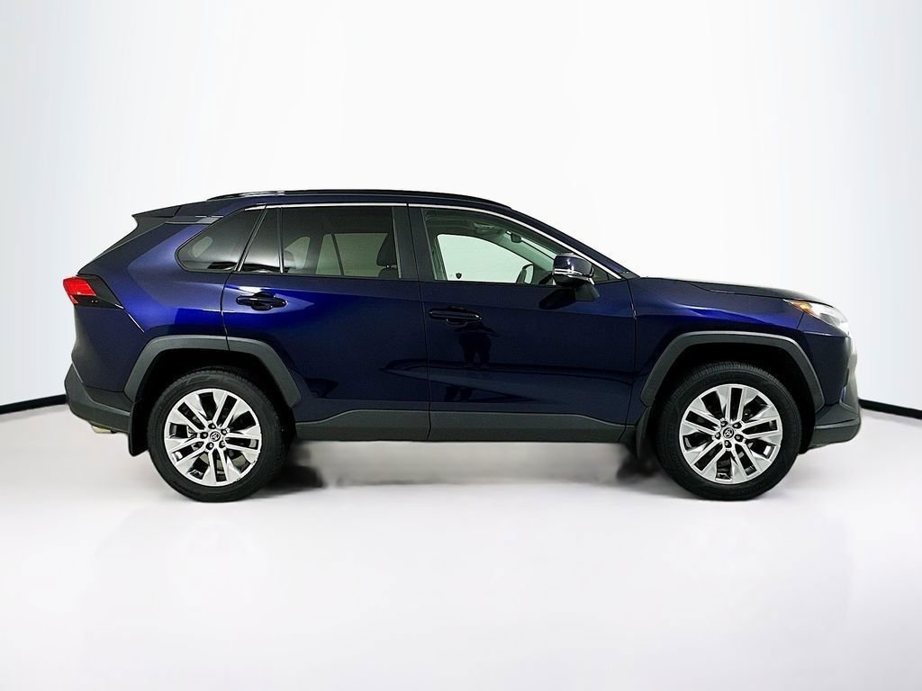 Used 2022 Blue Toyota XLE Premium image 16