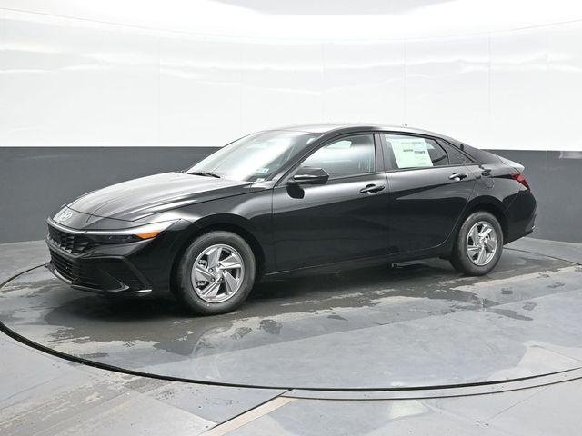 New 2026 Black Hyundai SE image 5