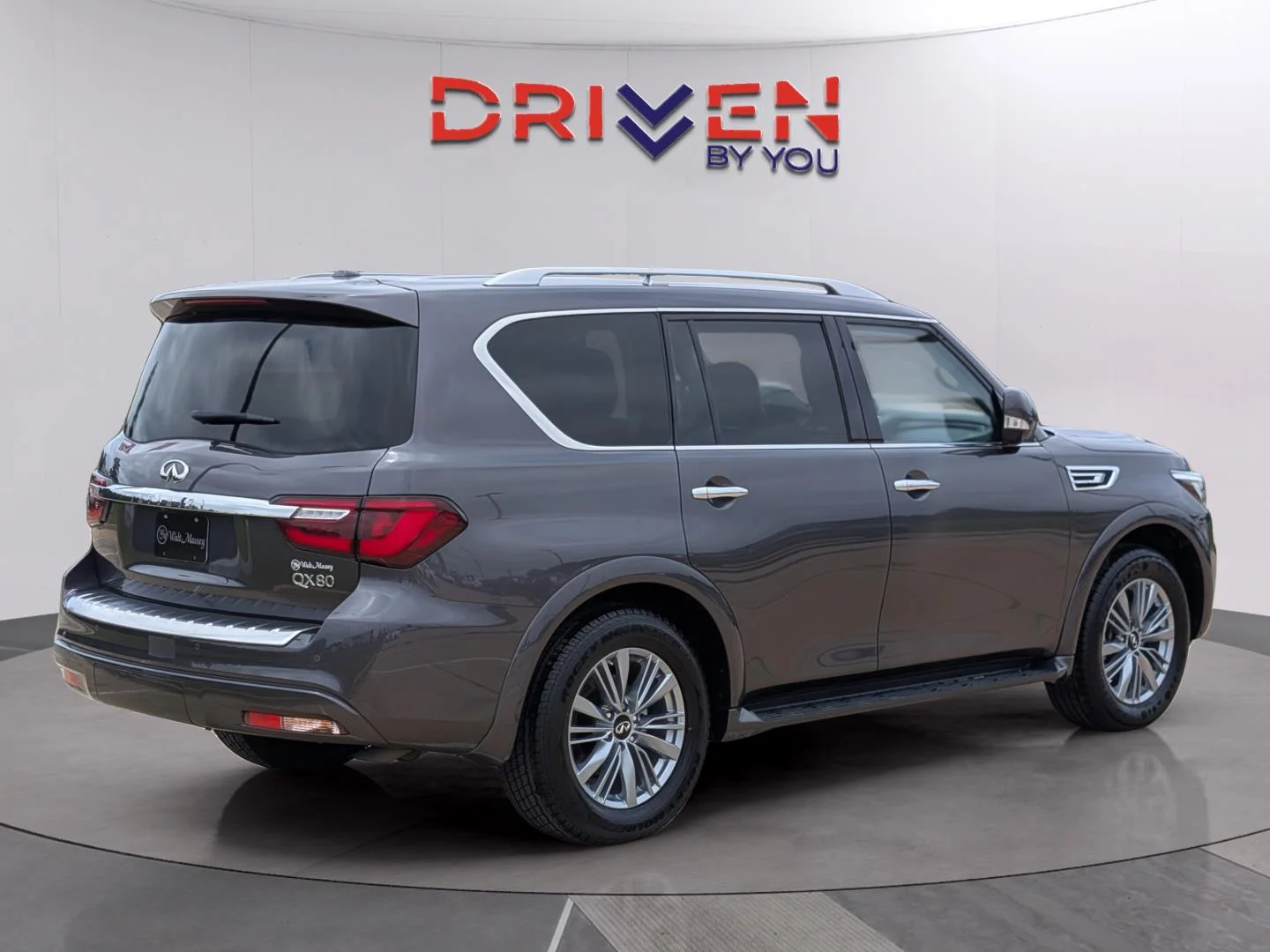 Used 2024 Anthracite Gray INFINITI LUXE image 5