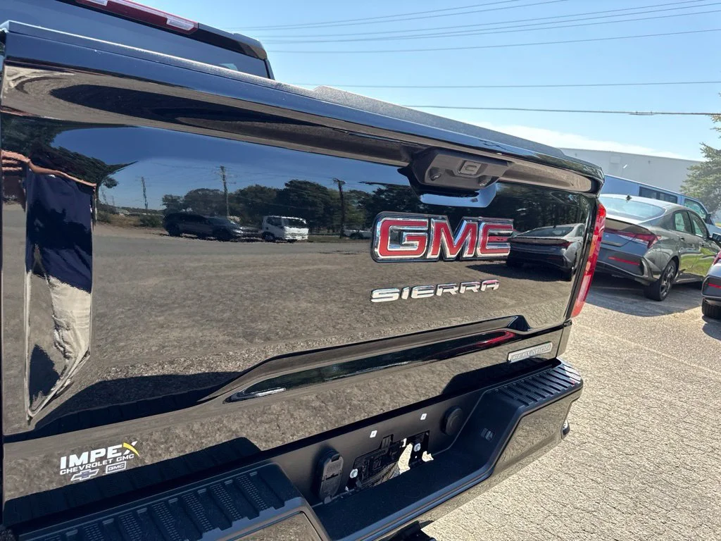 Used 2025 Onyx Black GMC Elevation image 33