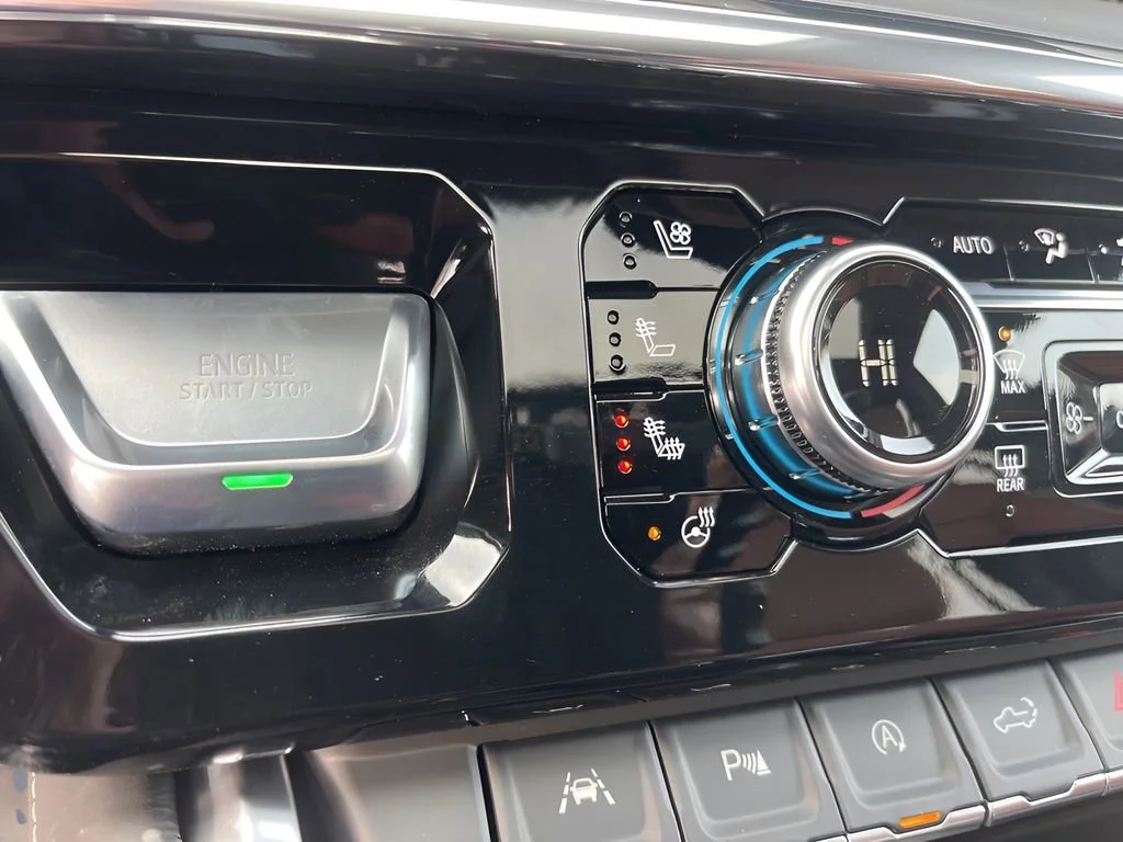 New 2026 Glacier White Tricoat GMC Denali Ultimate image 36