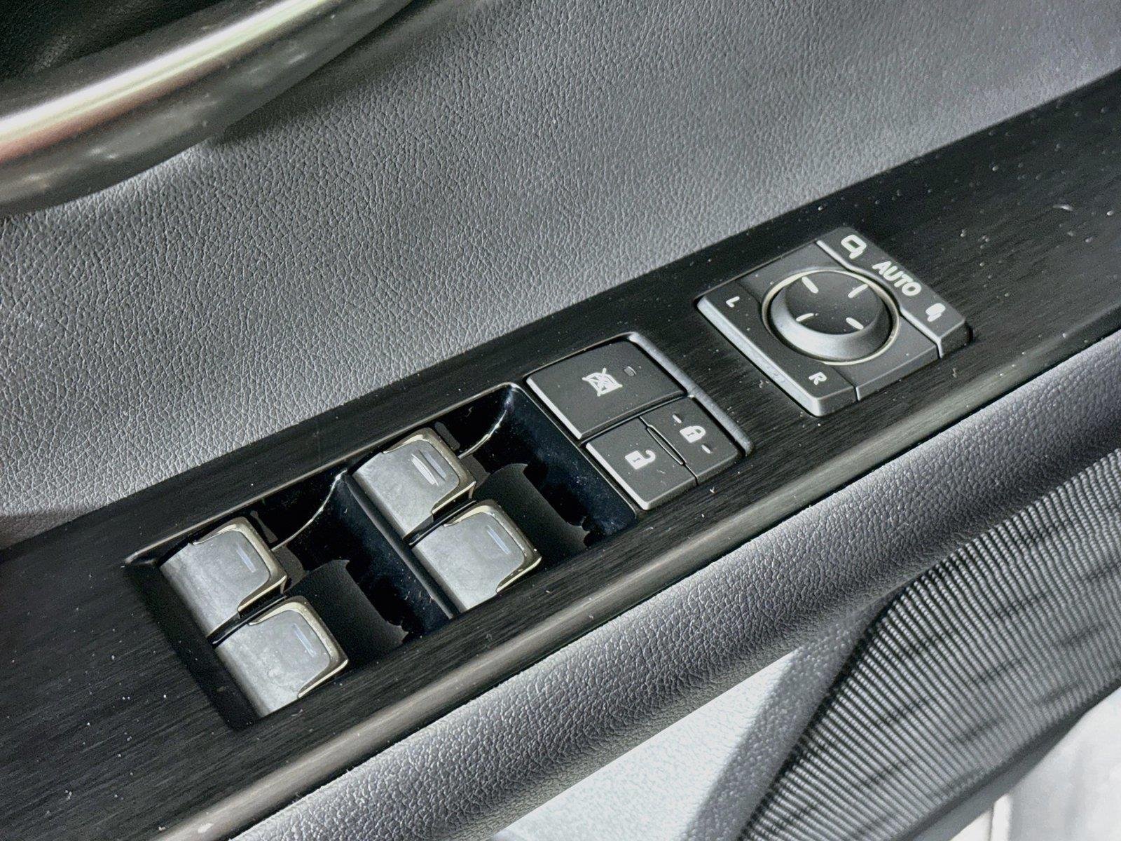 Used 2024 Iridium w/ Obsidian Roof Lexus UX 250h F SPORT Handling image 30