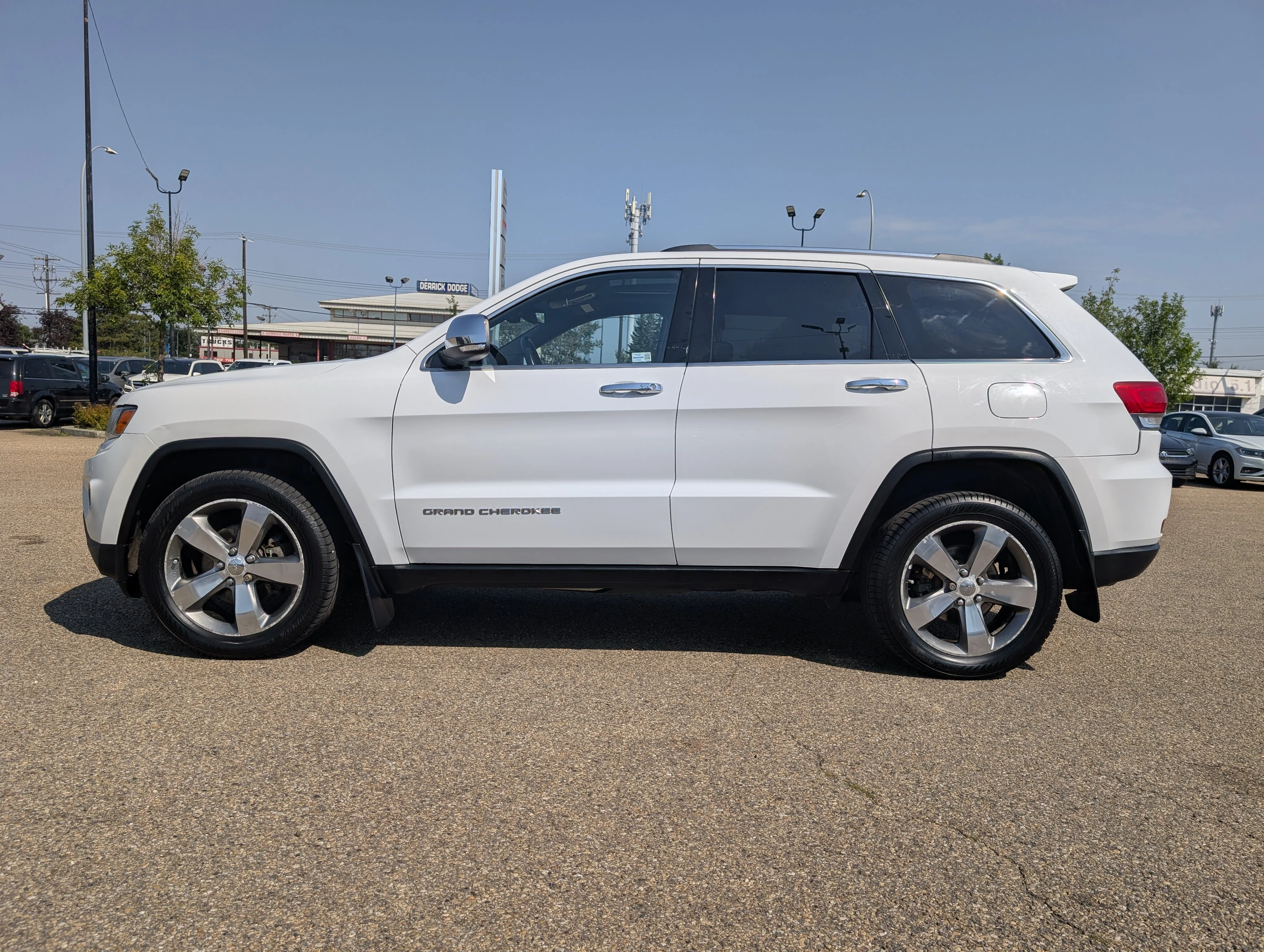 Used 2014 Bright White Clearcoat Jeep Limited image 3