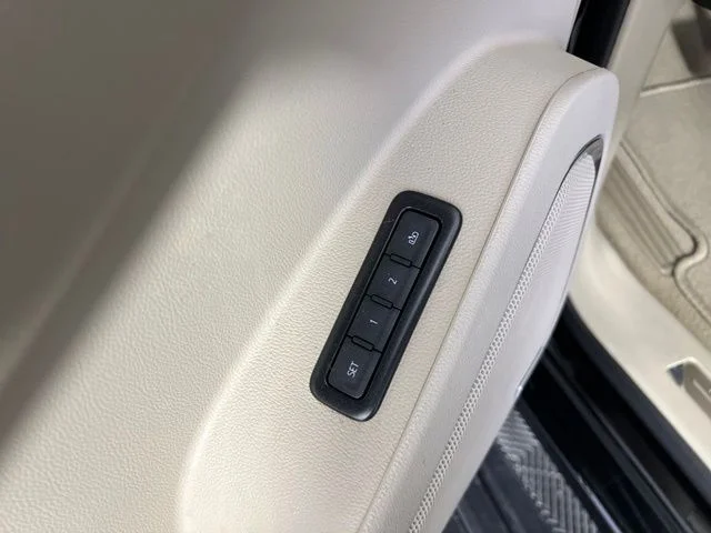 Used 2019 Onyx Black GMC Denali image 17