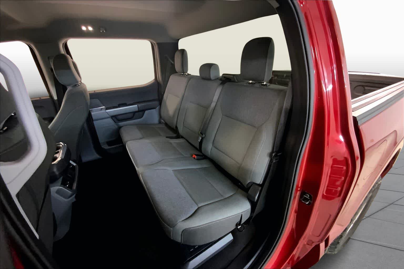 Used 2025 Rapid Red Metallic Tinted Clearcoat Ford XLT image 29