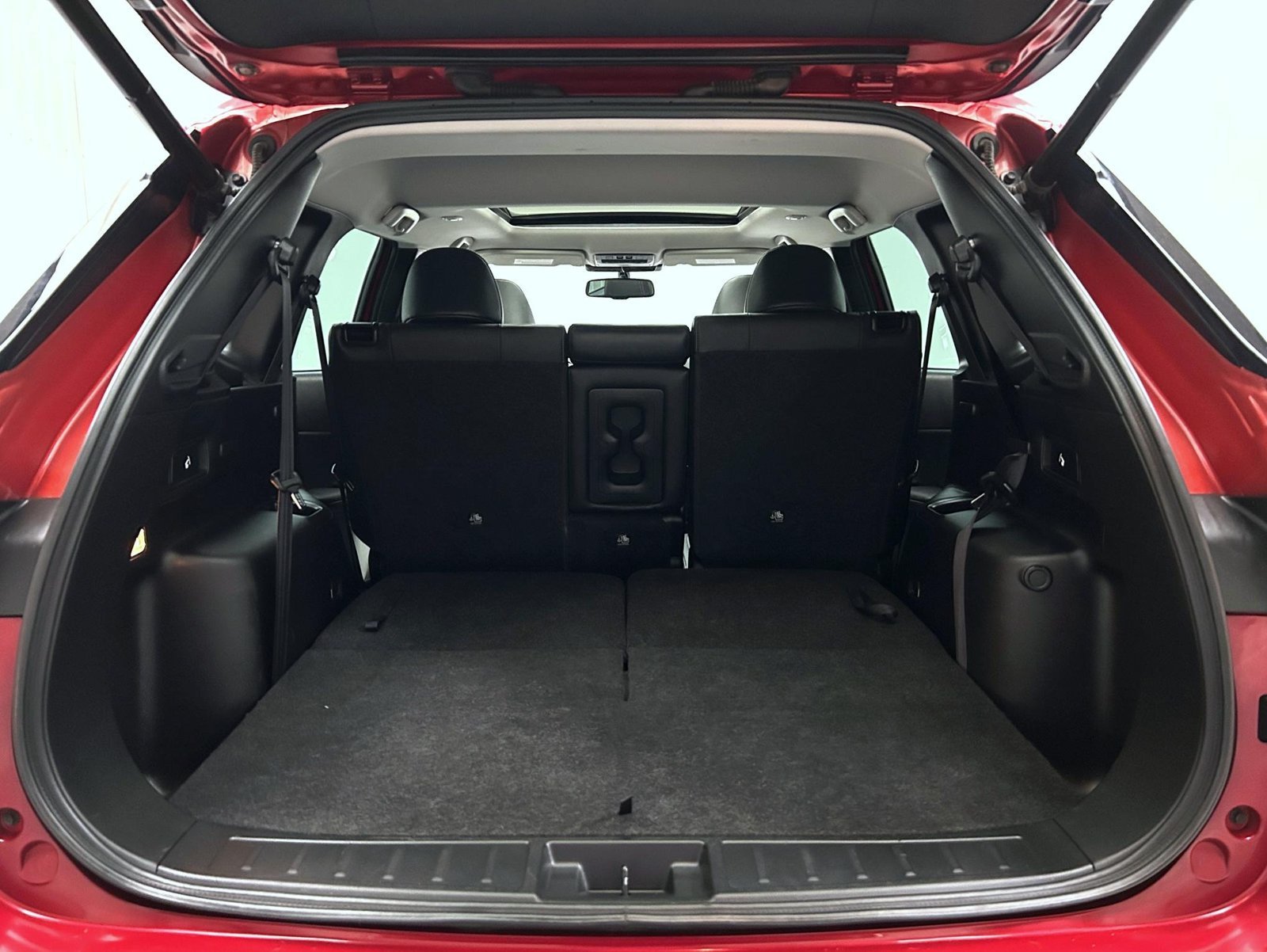 Used 2023 Red Mitsubishi SE image 21