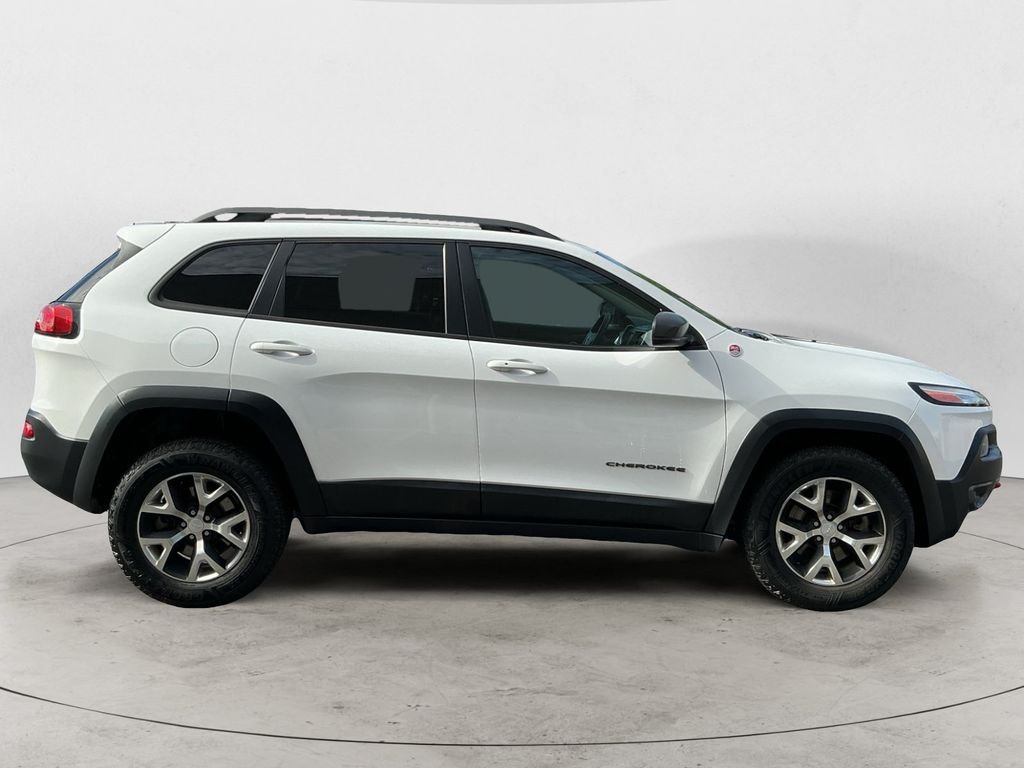 Used 2018 White Jeep Trailhawk image 4