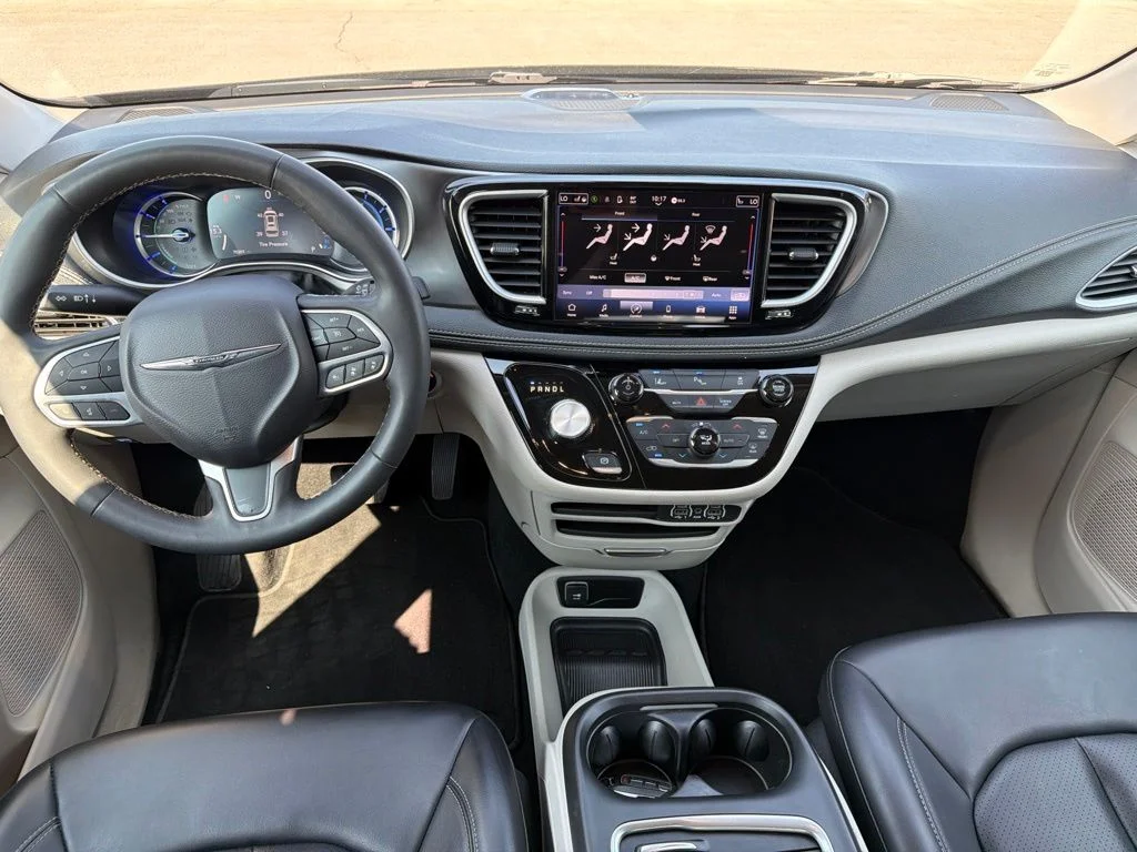 Used 2023 Black Chrysler Touring L image 16
