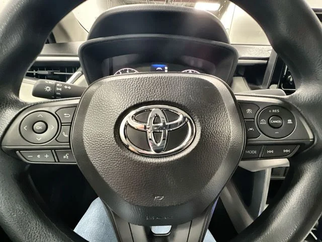 Used 2025  Toyota L image 11
