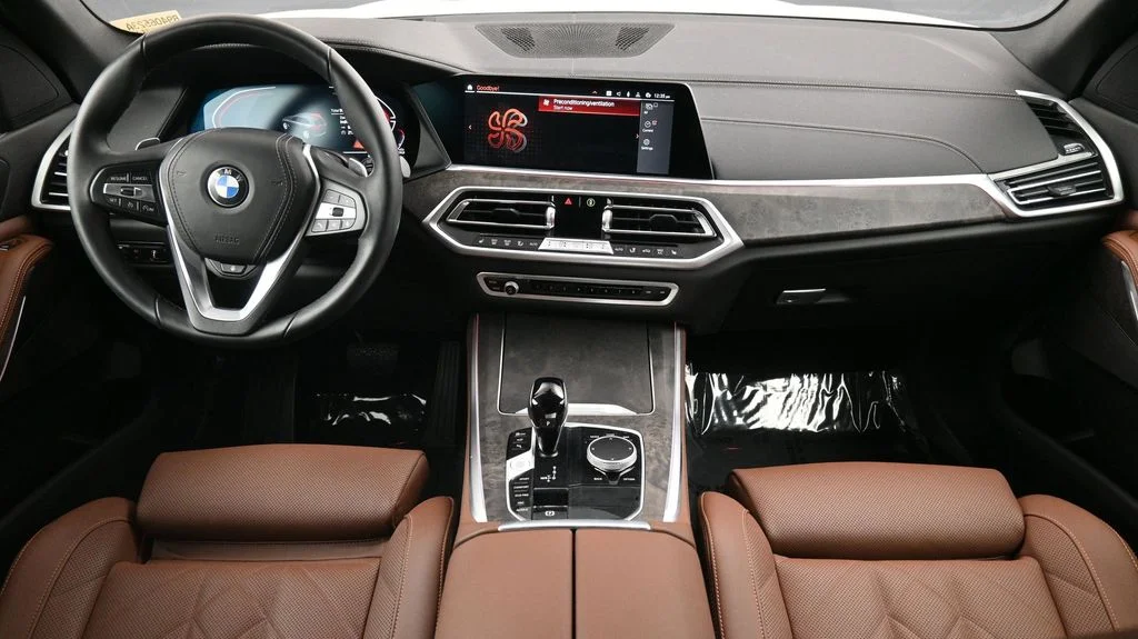 Certified Used 2023 Mineral White Metallic BMW xDrive40i image 4