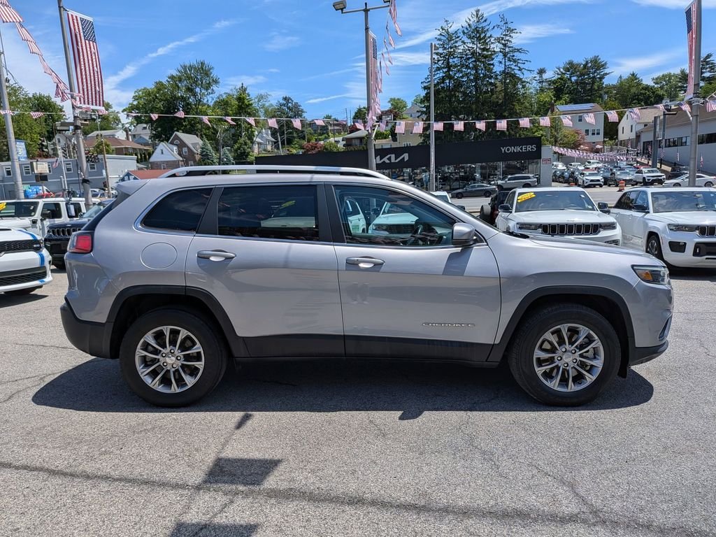 Used 2021 Silver Jeep Latitude Lux image 5