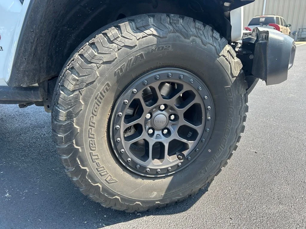 Used 2022 Bright White Clearcoat Jeep Unlimited Rubicon image 9
