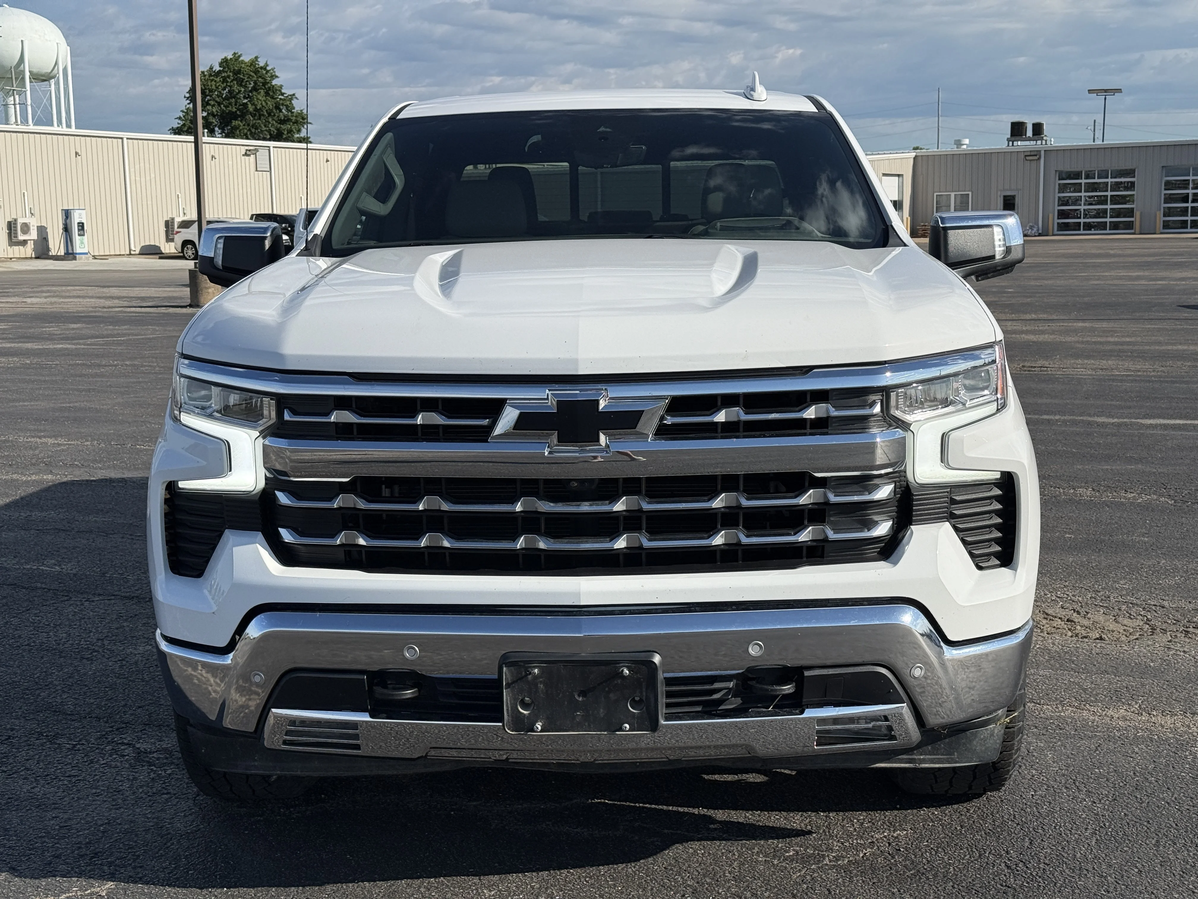 Used 2022 Summit White Chevrolet LTZ image 5