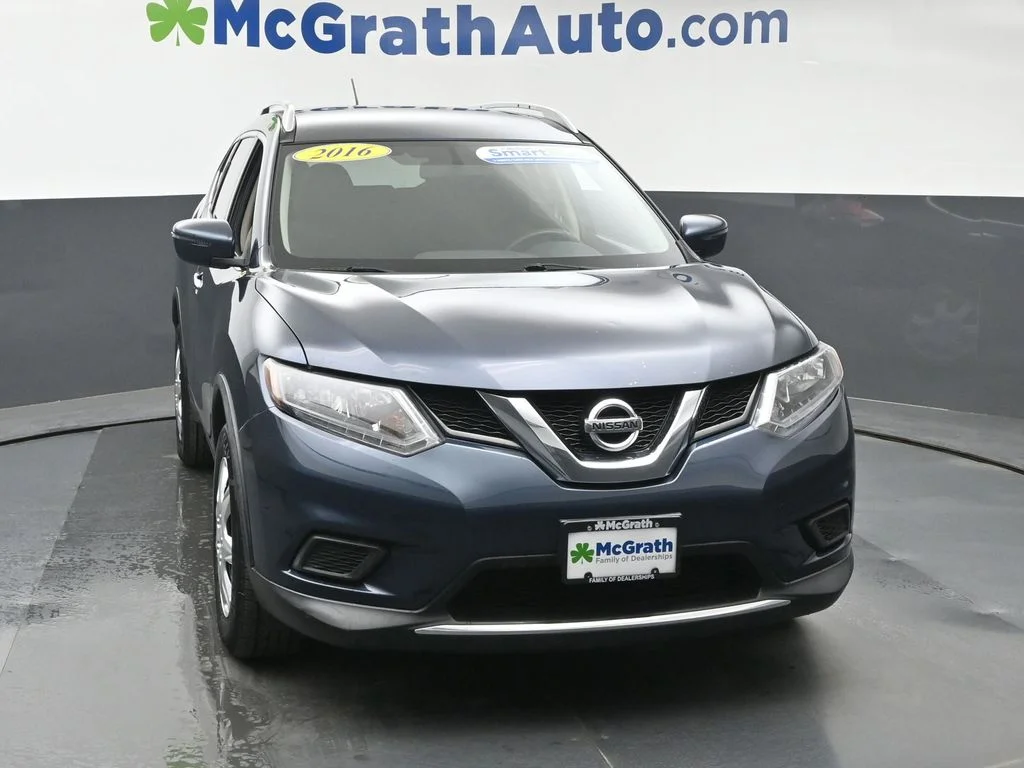 Used 2016 Blue Nissan S image 5