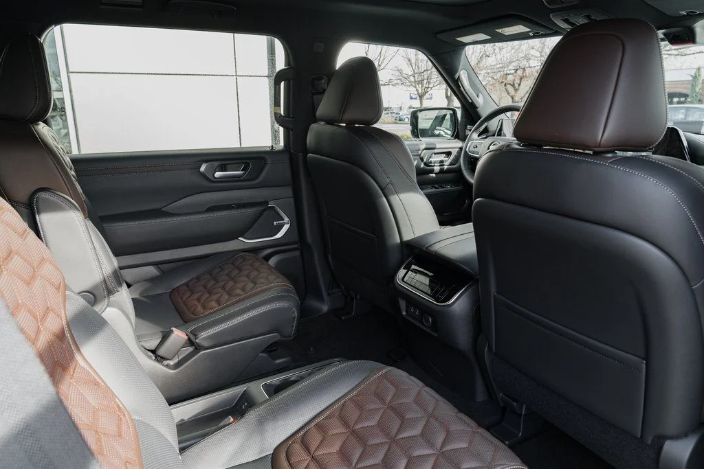 New 2026 Aspen White TriCoat Nissan Platinum image 25