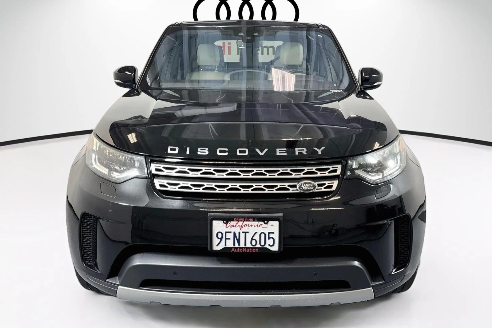 Used 2019 Santorini Black Metallic Land Rover HSE image 2
