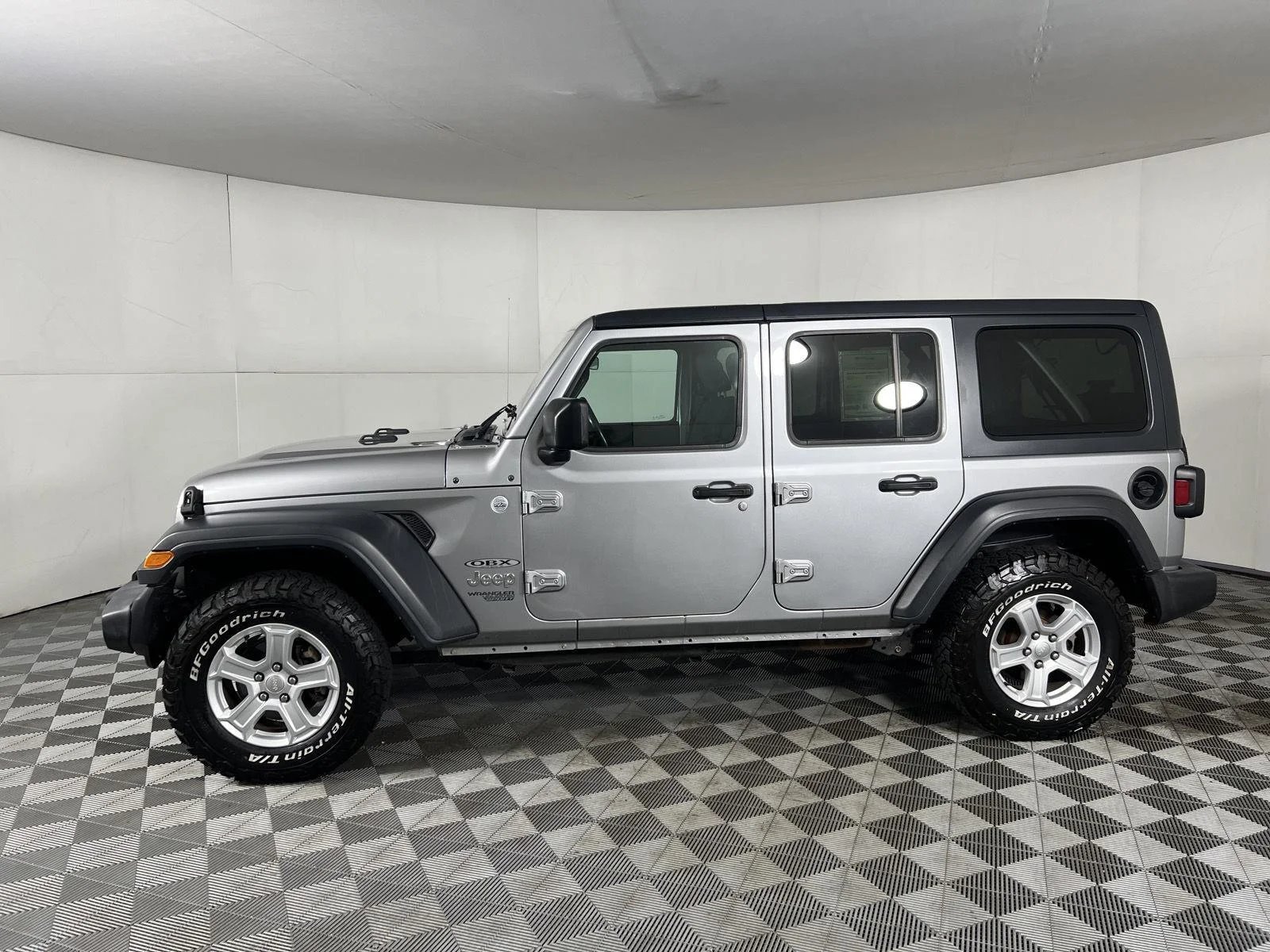 Used 2018 Billet Silver Metallic Clearcoat Jeep Sport S image 6