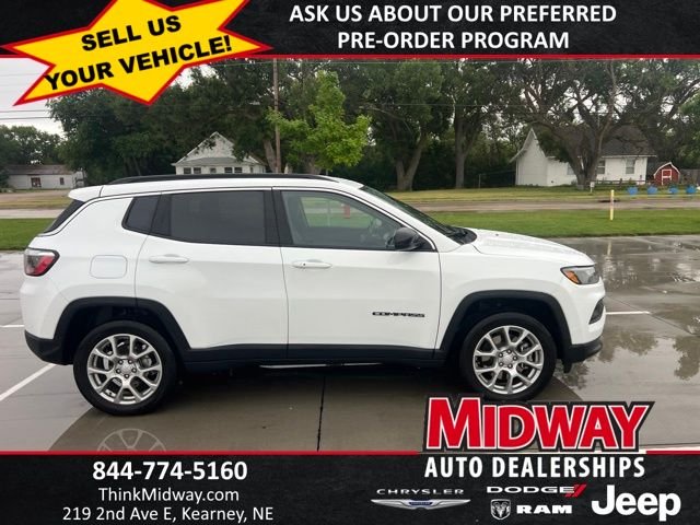 Certified Used 2024 White Jeep Latitude Lux image 4