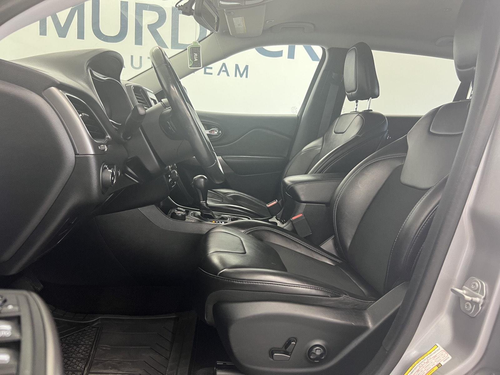 2019 Jeep Cherokee Latitude Plus - Photo 12