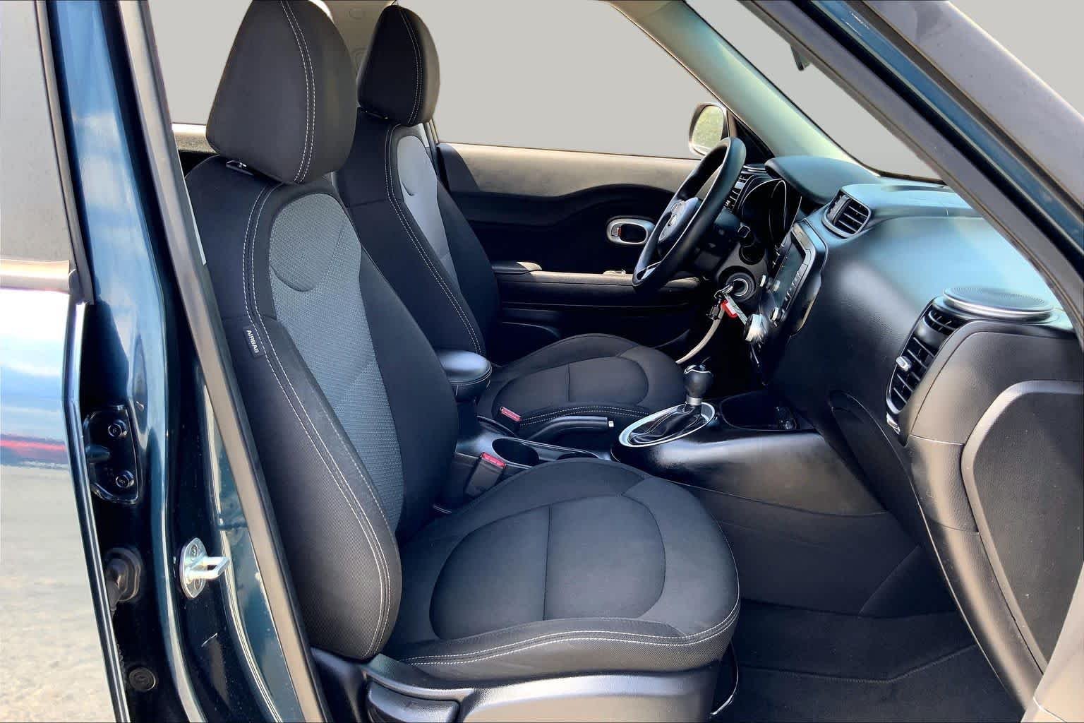 Used 2018 Mysterious Blue Kia + image 9