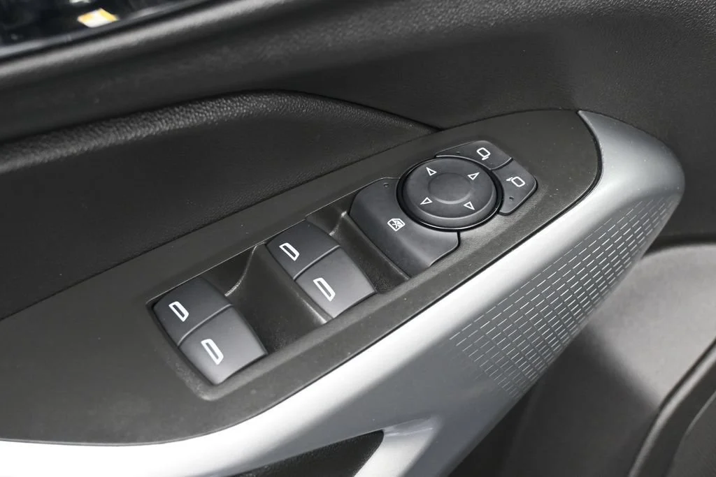 Used 2025 Mosaic Black Metallic Chevrolet 1RS image 13