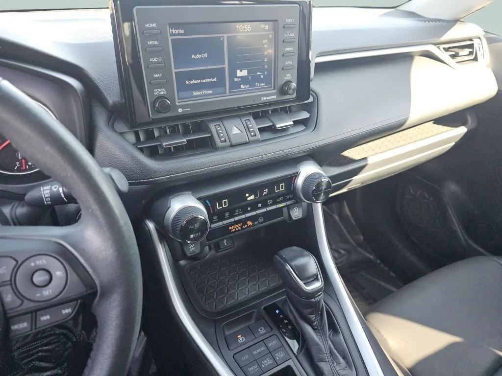 Used 2022 Silver Sky Metallic Toyota XLE Premium image 33