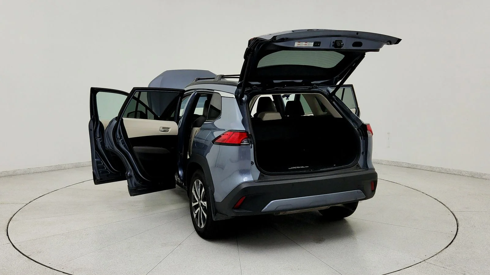 Used 2023  Toyota XLE image 13