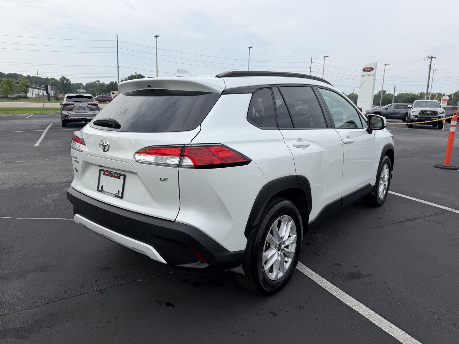 Used 2023 Wind Chill Pearl Toyota LE image 7