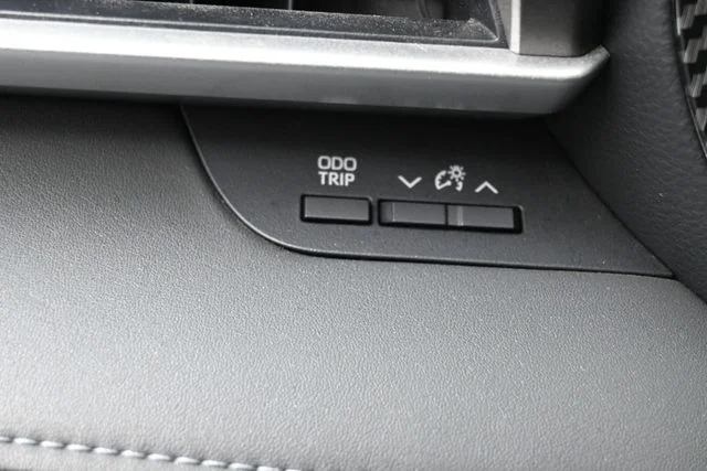 Used 2021  Toyota XLE image 15