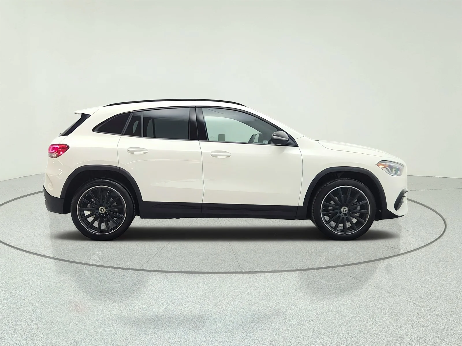 Used 2023 Polar White Mercedes-Benz GLA 250 SUV image 4