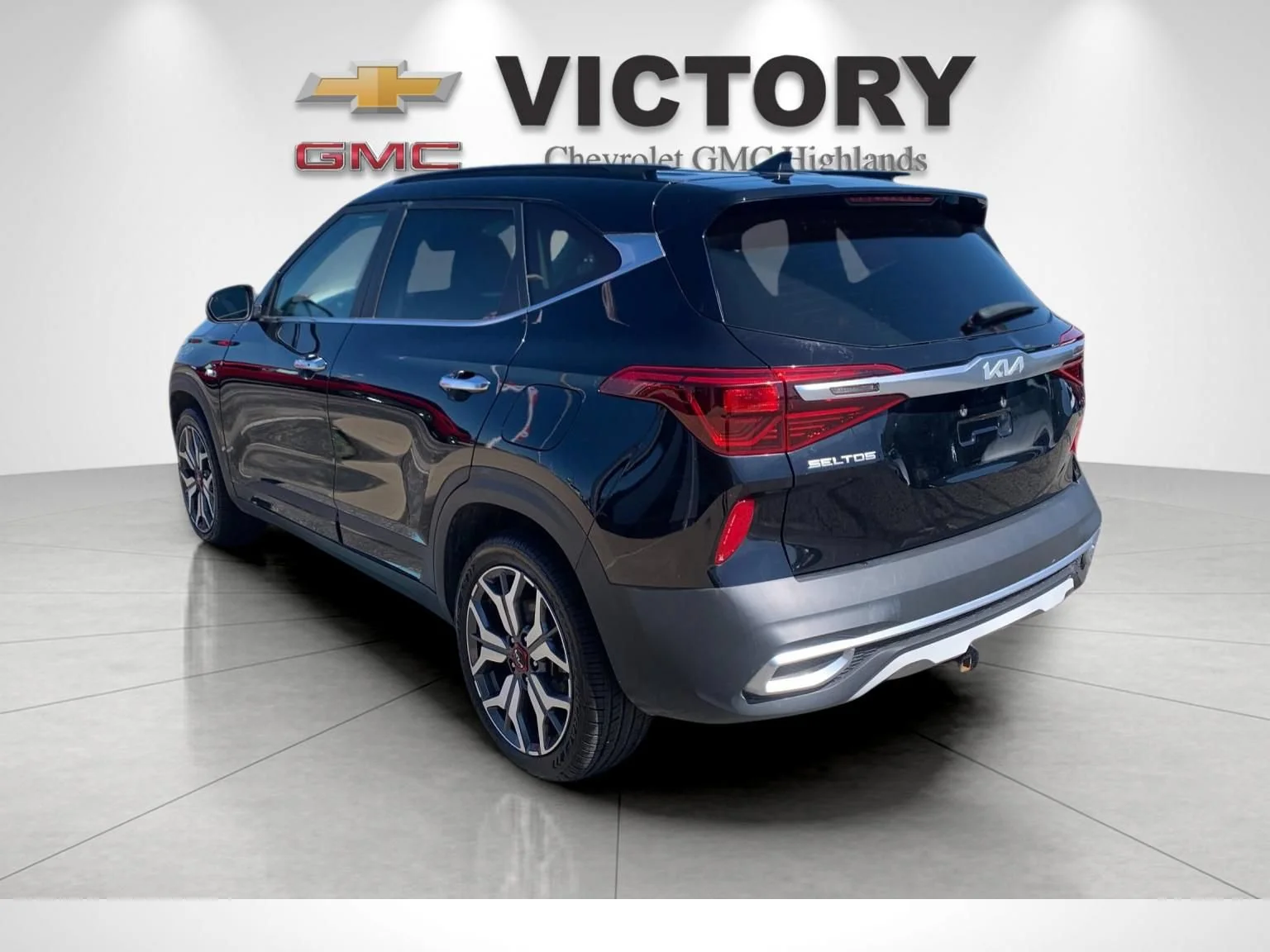 Used 2023 Black Kia SX Turbo image 5
