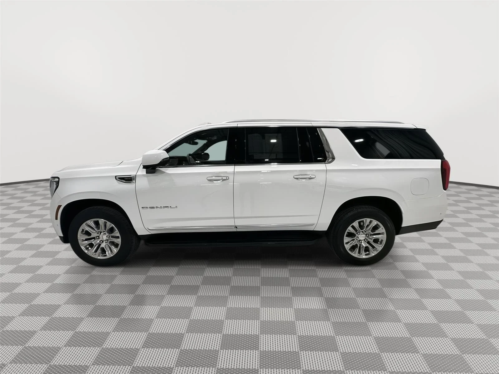Used 2025 GMC Yukon XL Denali with VIN 1GKS2JRL7SR359371 for sale in Alexandria, Minnesota