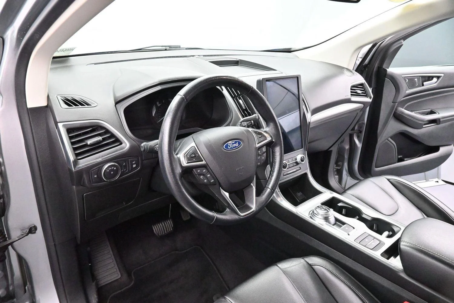 Used 2022 Iconic Silver Ford Titanium image 19