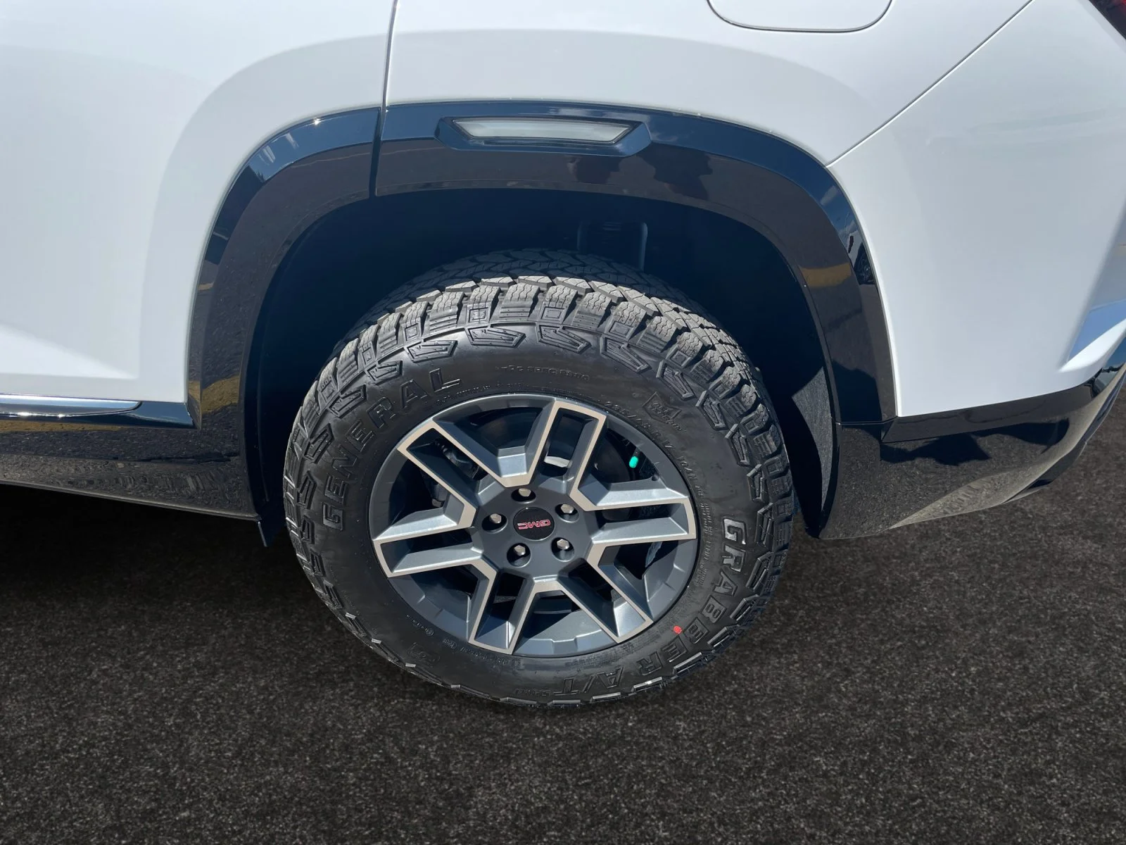 New 2027 Summit White GMC AWD AT4 image 9